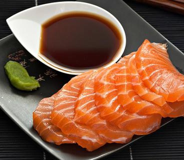 Cá hồi sashimi