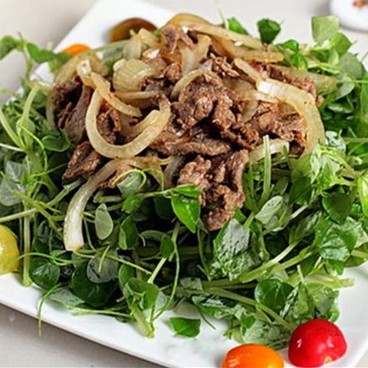 Ngon khó cưỡng với vị thơm Salad rau càng cua với thịt bò áp chảo